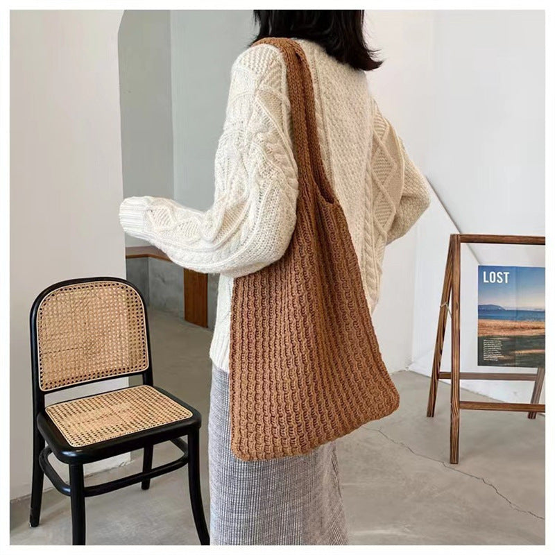 Cosy Knit Tote Bag – Woven Shoulder Bag for Book Lovers